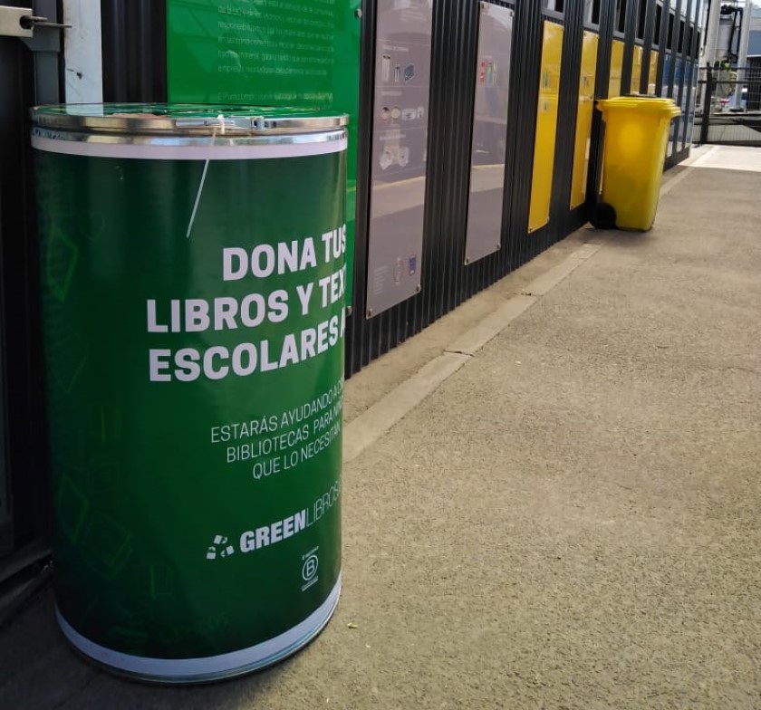 Reciclaje de libros y aceite en la UC