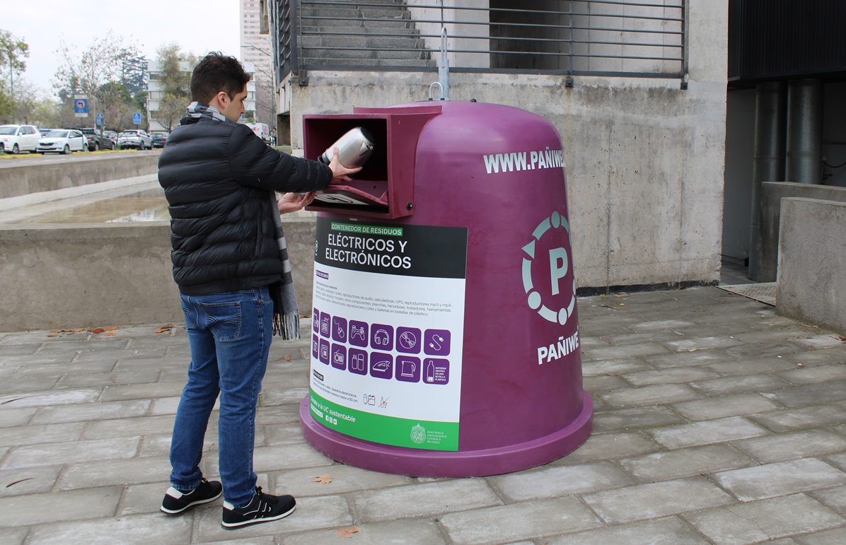 Recicla tus residuos eléctricos y electrónicos todo el año en la UC