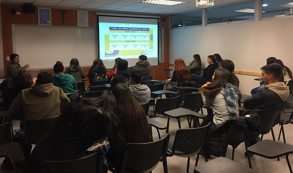 Belén UC y Mentorías Formando Chile fortalecen el aprendizaje escolar